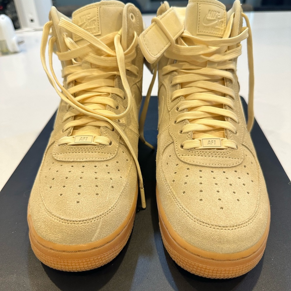 Nike Air Force 1 High '07 LV8 Suede